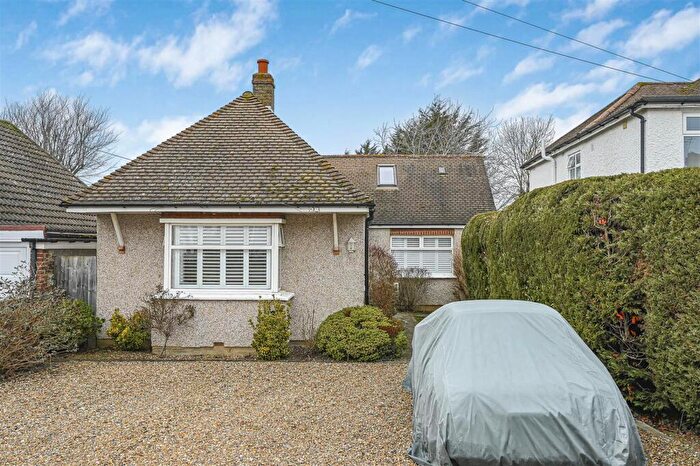 3 Bedroom Detached Bungalow For Sale In New Road, Meopham, Gravesend, DA13