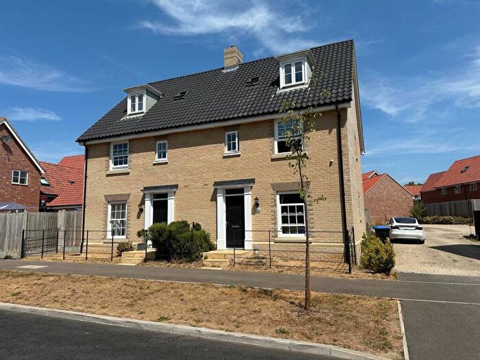 3 Bedroom Town House For Sale In Onehouse Way, Onehouse, Stowmarket, IP14