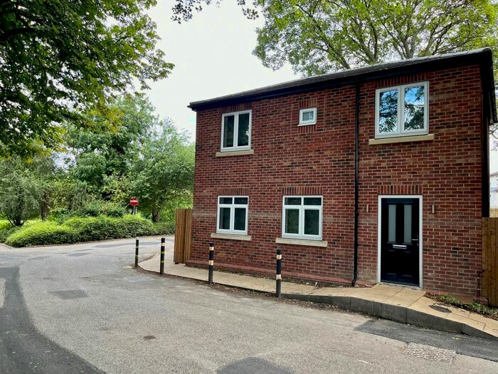 3 Bedroom Detached House To Rent In Woodlands House, Woodlands Village, Wakefield, WF1