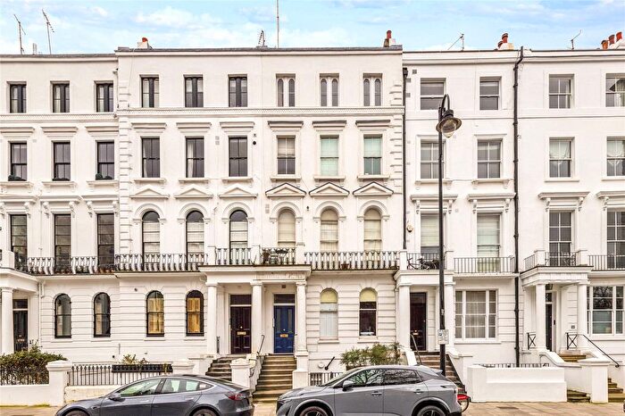 2 Bedroom Flat For Sale In Elgin Crescent, London, W11