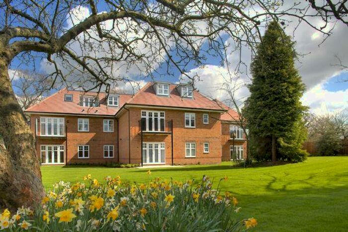 2 Bedroom Flat To Rent In Lawnswood, Beaconsfield, HP9