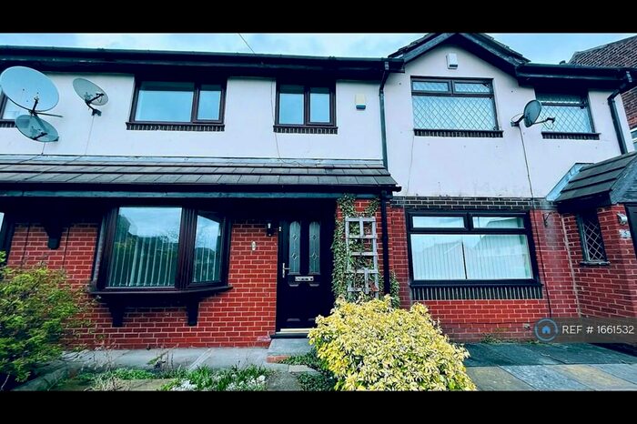 4 Bedroom Semi-Detached House To Rent In Townsend Road, Swinton, Manchester, M27