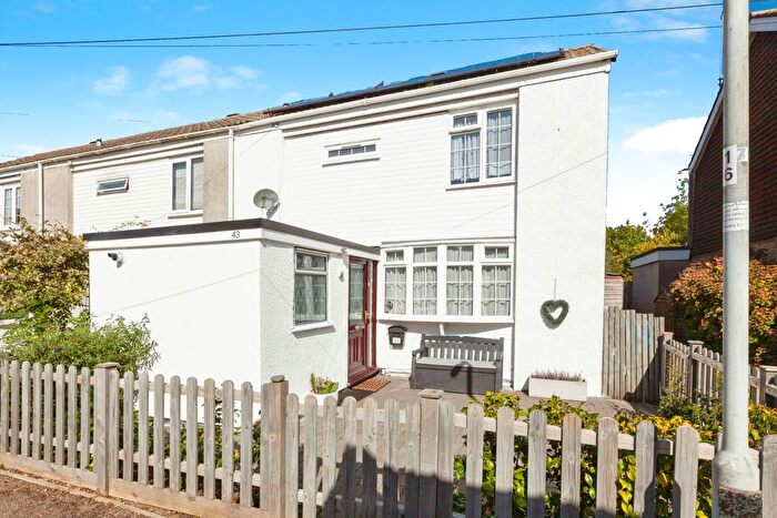 3 Bedroom End Of Terrace House For Sale In Wood Close, Windsor, SL4
