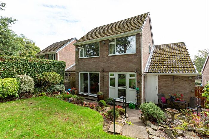 4 Bedroom Detached House For Sale In Wynmore Crescent, Bramhope, Leeds, LS16
