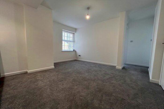 1 Bedroom Flat To Rent In Elm Grove Road, Dawlish, EX7