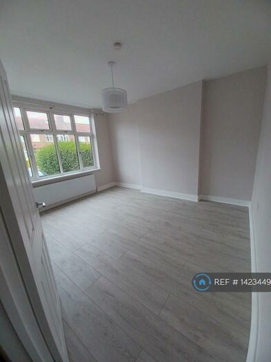 1 Bedroom Maisonette To Rent In Carterhatch Lane, Enfield, EN1