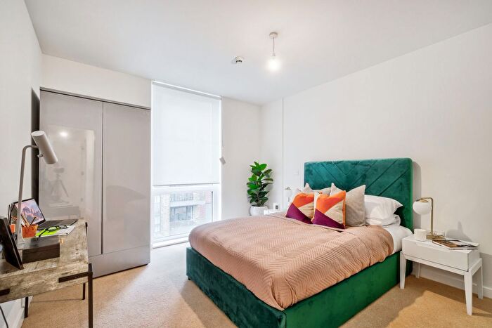 2 Bedroom Flat For Sale In Cherry Orchard Road, Croydon, CR0