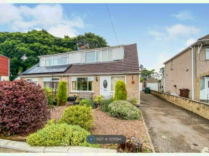 3 Bedroom Semi-Detached House To Rent In Moss Carr Avenue, Keighley, BD21