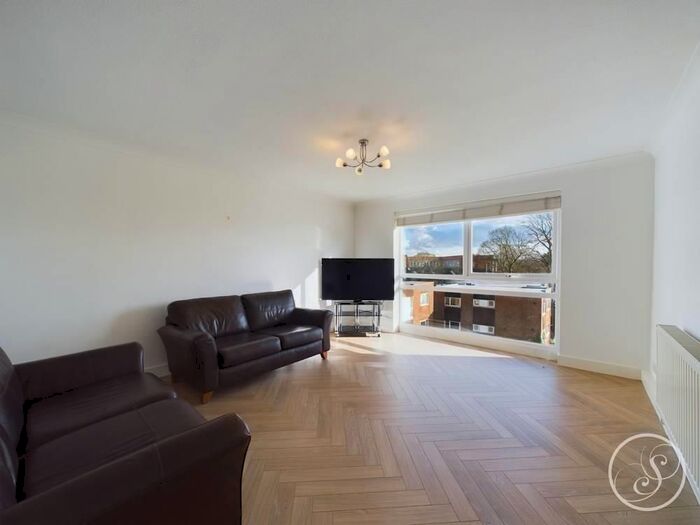 2 Bedroom Flat To Rent In Kingsway Court, Leeds, LS17