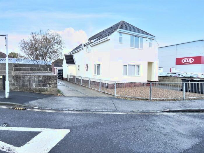 3 Bedroom Semi-Detached House To Rent In Portsmouth Road, Lee-On-The-Solent, PO13