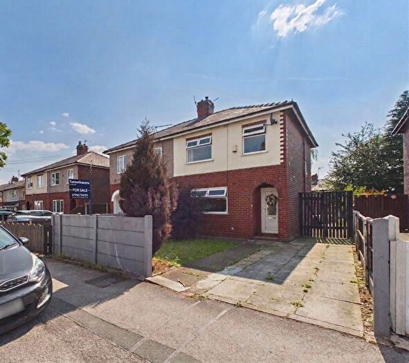 3 Bedroom Semi-Detached House For Sale In Princes Avenue, Tyldesley, M29