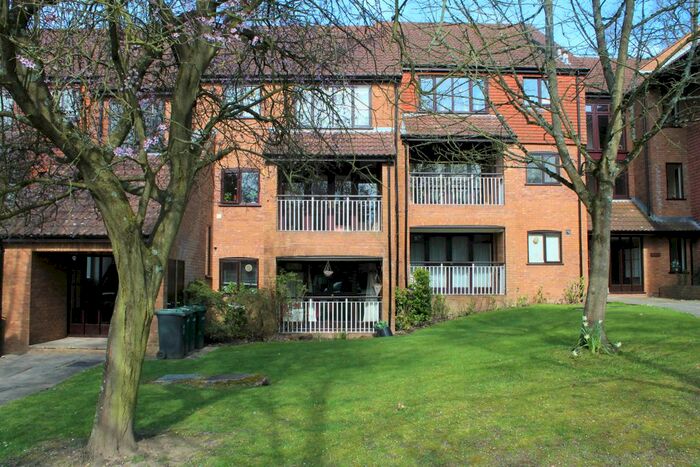 2 Bedroom Flat To Rent In Woodhouse Eaves, Northwood, HA6