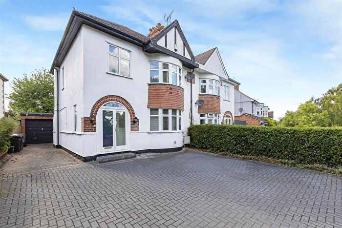 3 Bedroom Semi Detached House For Sale In Wrotham Road, Meopham, Gravesend, DA13