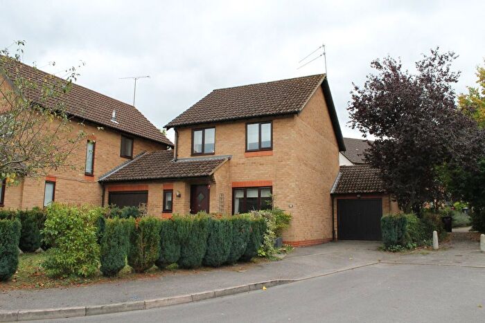 3 Bedroom Link Detached House To Rent In Hirstwood, Tilehurst, Reading, Berkshire, RG30