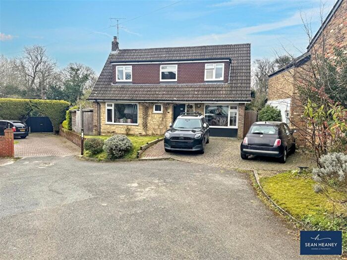 4 Bedroom Detached House For Sale In Mill Corner, Hadley Highstone, EN5