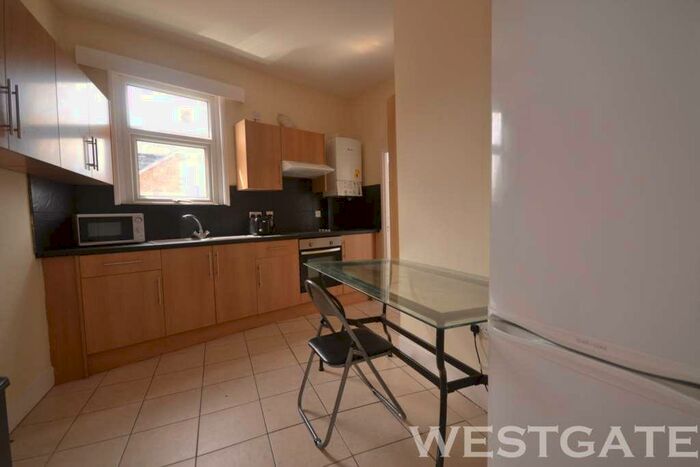 4 Bedroom Flat To Rent In Erleigh Road, Earley, RG1