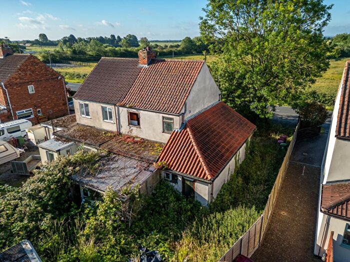 3 Bedroom Semi-Detached House For Sale In Doncaster Road, Westwoodside, Doncaster, DN9