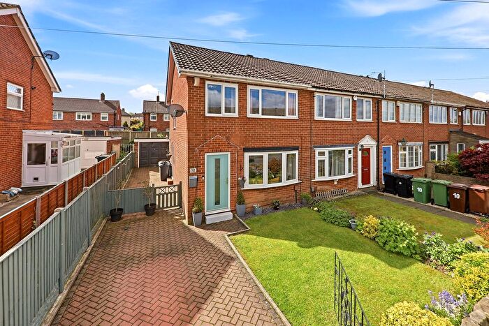 3 Bedroom End Of Terrace House For Sale In Newlay Lane Place, Leeds, LS13