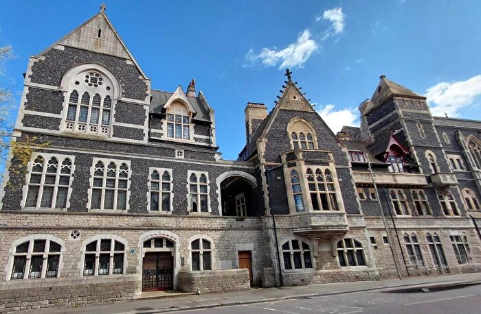 2 Bedroom Apartment For Sale In Ladywell, Dover, Kent, CT16
