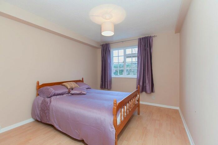 1 Bedroom Maisonette To Rent In St. Peter's Close, London, SW17
