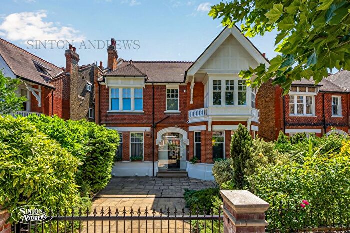 2 Bedroom Flat For Sale In Marchwood Crescent, Ealing, W5