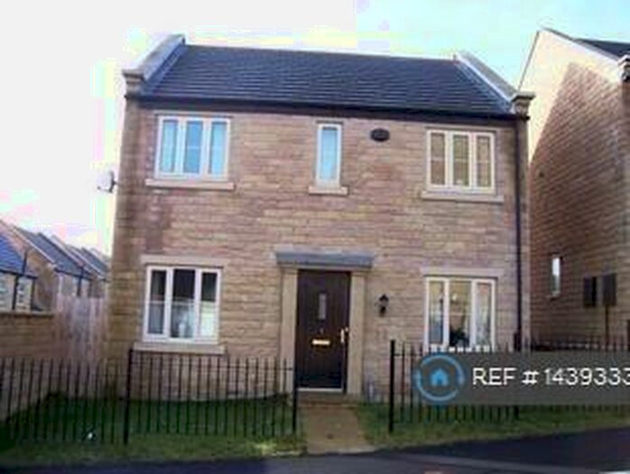 4 Bedroom Detached House To Rent In Rordin Heights, Huddersfield, HD2