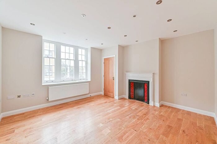 2 Bedroom Flat To Rent In Rye Lane, Peckham Rye, London, SE15