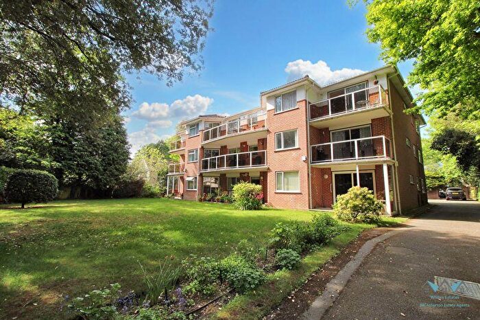 2 Bedroom Apartment For Sale In Grove Road, Bournemouth, BH1