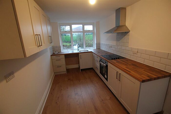 3 Bedroom Flat To Rent In Fenham Hall Drive, Newcastle Upon Tyne, NE4