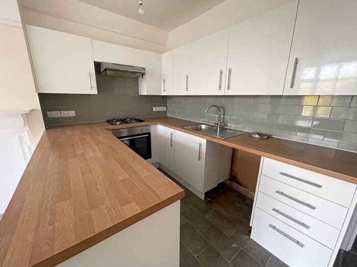 2 Bedroom Flat To Rent In Christchurch Road, Boscombe (), P07