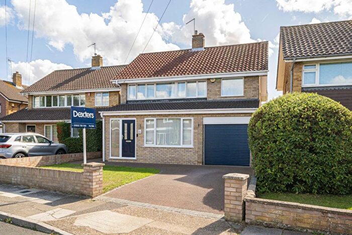 5 Bedroom Detached House For Sale In Kingsmead Avenue, Sunbury-On-Thames, TW16