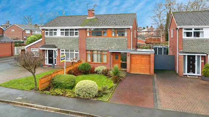 3 Bedroom Semi Detached House For Sale In Willow Drive, Stockton Heath, WA4