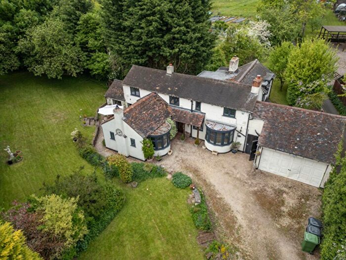 4 Bedroom Detached House For Sale In Hinton Fields, Bournheath, Bromsgrove, Worcestershire, B61