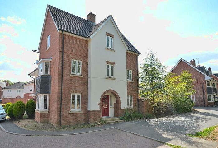 4 Bedroom Semi-Detached House To Rent In Fitzgerald Court, Northampton, NN3