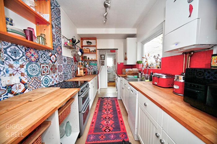 3 Bedroom Terraced House For Sale In St. Saviours Crescent, Luton, Bedfordshire, LU1