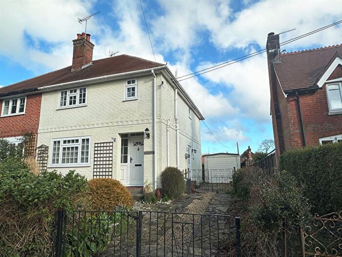 3 Bedroom Semi-Detached House To Rent In Pikes Hill, Lyndhurst, SO43