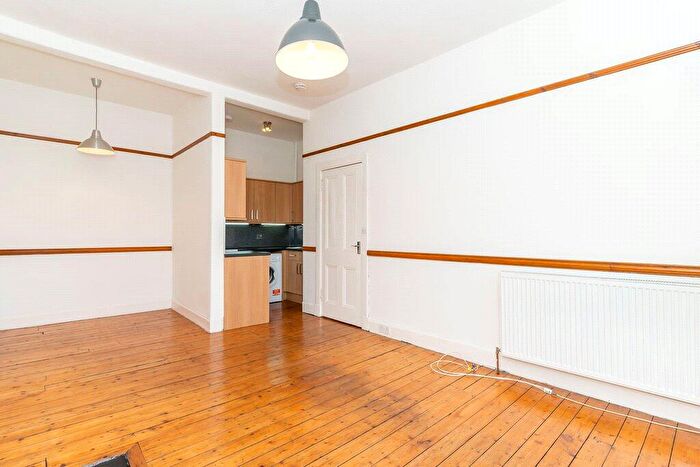 1 Bedroom Flat To Rent In Logie Green Road, Edinburgh, EH7