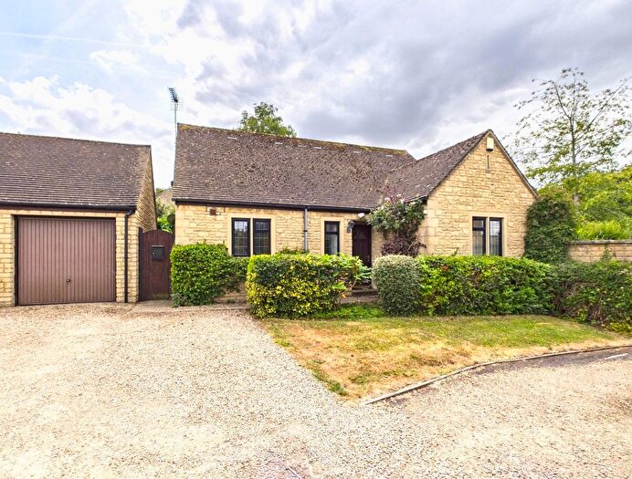 4 Bedroom Detached Bungalow For Sale In Sinnels Field, Shipton-Under-Wychwood, OX7