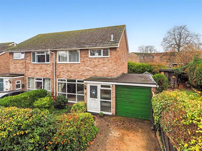 3 Bedroom Semi Detached House For Sale In Magnolia Close, Andover, SP10
