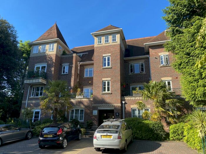 2 Bedroom Apartment To Rent In Branksome Wood Road, Bournemouth, BH2