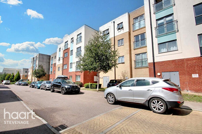 2 Bedroom Apartment For Sale In Admiral Drive, Stevenage, SG1