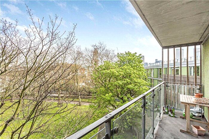 2 Bedroom Apartment For Sale In Wharf Lane, London, E14