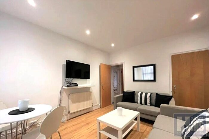 4 Bedroom Terraced House To Rent In Harland Road, Sheffield, S11