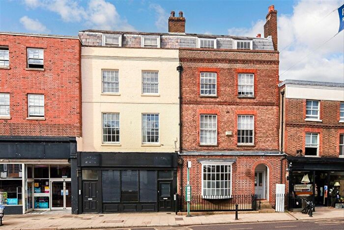 1 Bedroom Flat For Sale In High Street, Dorking, Surrey, RH4