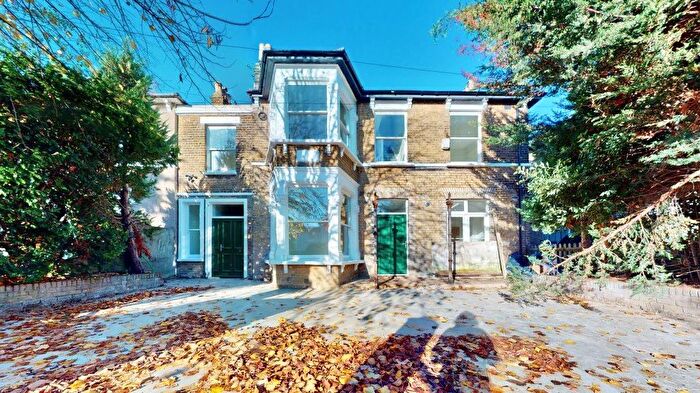 3 Bedroom Flat To Rent In Hampton Road, Forest Gate, E7