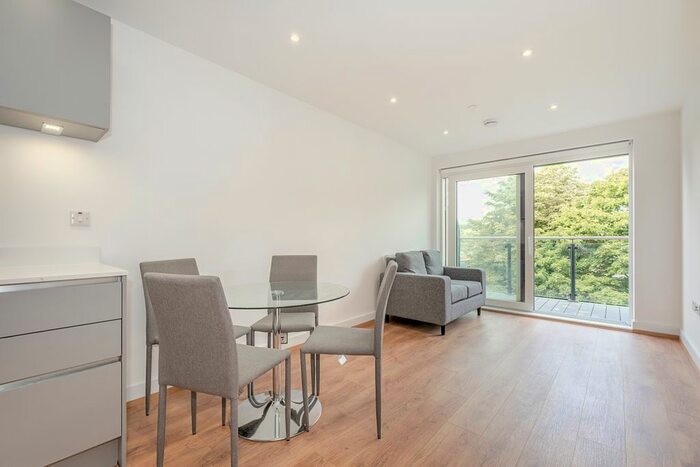 1 Bedroom Flat To Rent In Well Farm Road, Whyteleafe, CR3