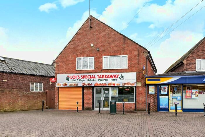 3 Bedroom Maisonette To Rent In Old Stoke Road, Aylesbury, HP21