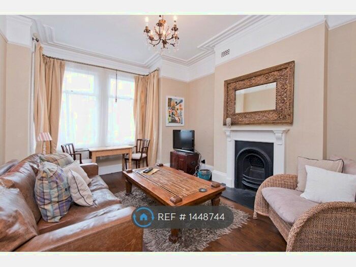 2 Bedroom Flat To Rent In Santos Road, London, SW18