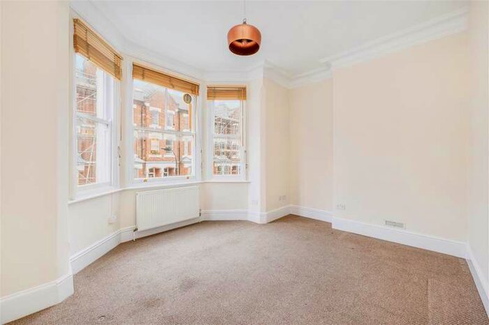 1 Bedroom Flat To Rent In Ormiston Grove, Shepherd's Bush W12