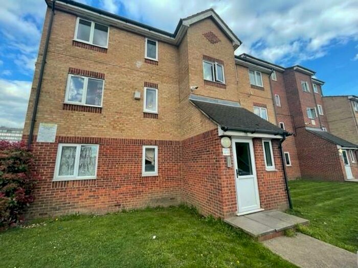 2 Bedroom Flat To Rent In Wigston Close, Edmonton, N18